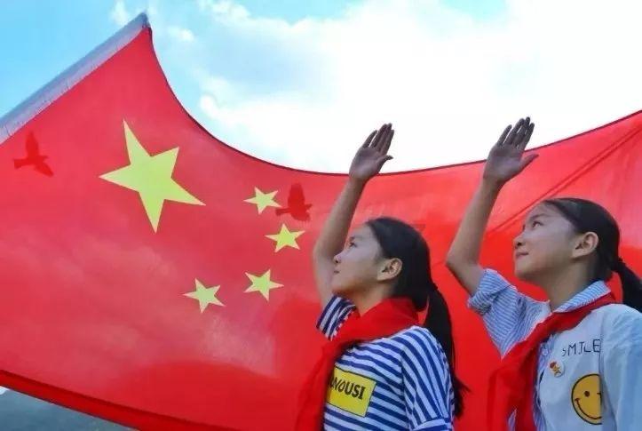 口红应该怎么涂才自然好看呢？游戏画面